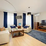 Beautiful For 6 People With Balcony And Parking In By Renters *