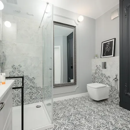 Beautiful For 6 People With Balcony And Parking In By Renters *