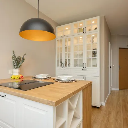 Beautiful For 6 People With Balcony And Parking In By Renters