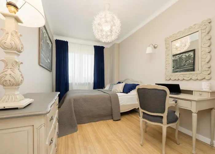 Beautiful For 6 People With Balcony And Parking In By Renters Апартаменты