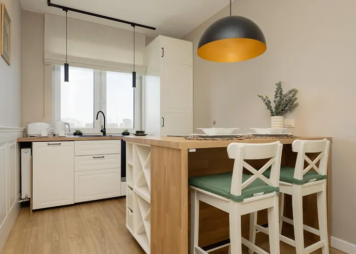 Beautiful For 6 People With Balcony And Parking In By Renters Апартаменты *