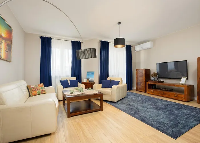 Beautiful For 6 People With Balcony And Parking In By Renters *