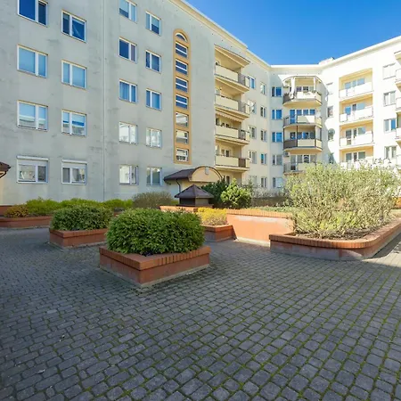 Beautiful For 6 People With Balcony And Parking In By Renters * ワルシャワ