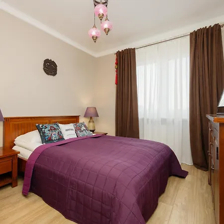 アパート Beautiful For 6 People With Balcony And Parking In By Renters ワルシャワ