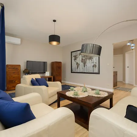 アパート Beautiful For 6 People With Balcony And Parking In By Renters ワルシャワ