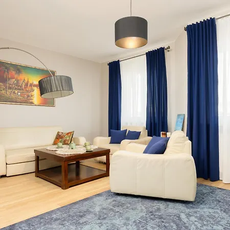 Beautiful For 6 People With Balcony And Parking In By Renters アパート ワルシャワ
