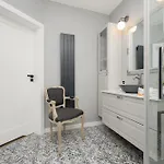 Beautiful For 6 People With Balcony And Parking In By Renters ワルシャワ