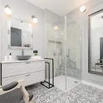 アパート Beautiful For 6 People With Balcony And Parking In By Renters *